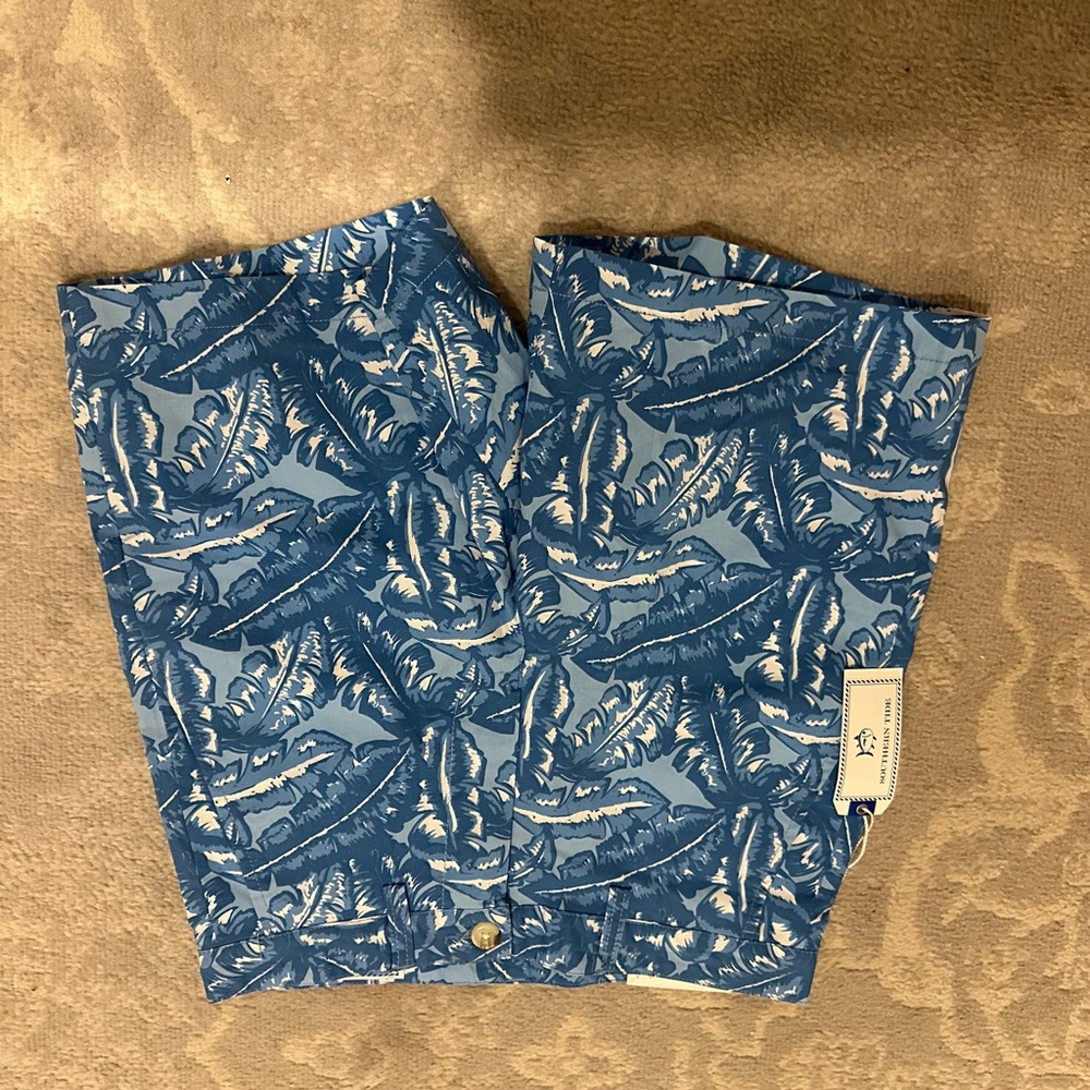Souther Tide NWT Blue Leaf Print Shorts